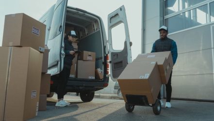 The Benefits Of Hiring Express Couriers