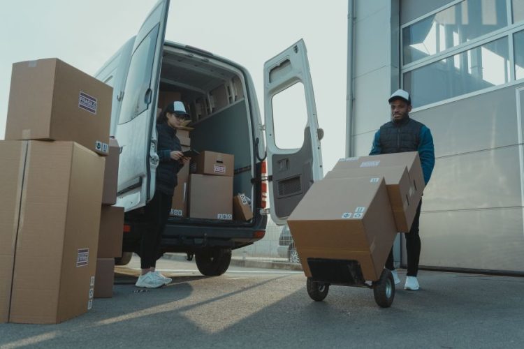 The Benefits Of Hiring Express Couriers